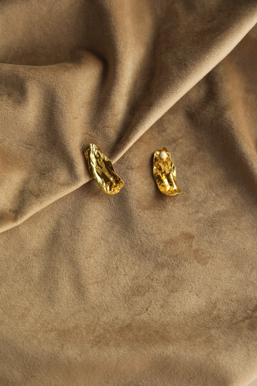 Brincos em Aço de Mola Compridos com Textura