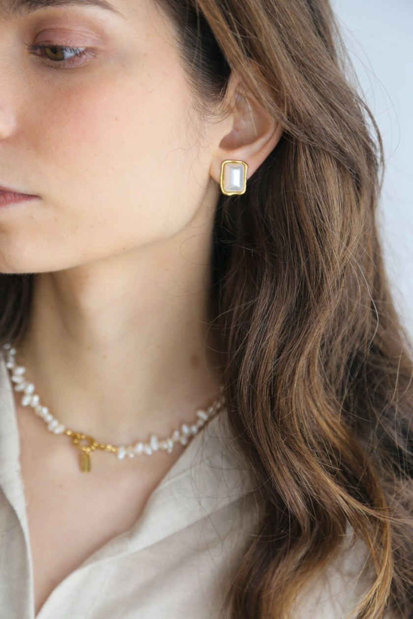 Brincos em Aço de Mola Rectangulares com Pérola