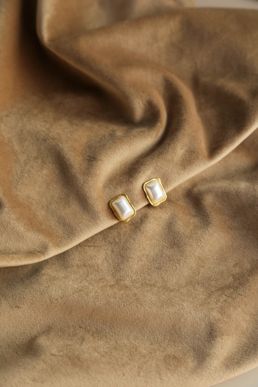 Brincos em Aço de Mola Rectangulares com Pérola