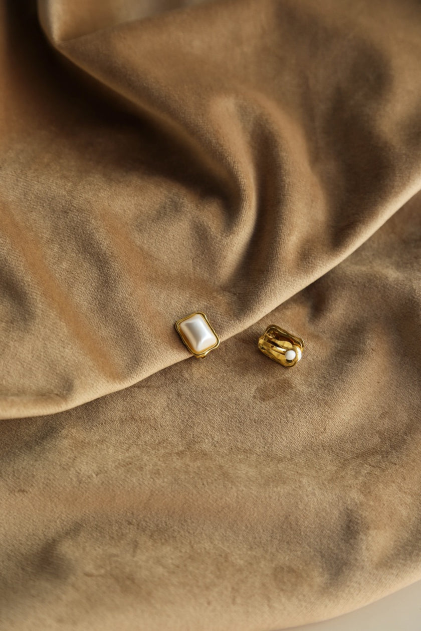 Brincos em Aço de Mola Rectangulares com Pérola