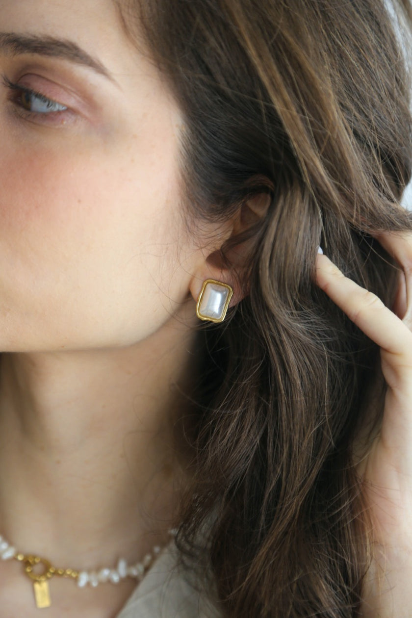 Brincos em Aço de Mola Rectangulares com Pérola