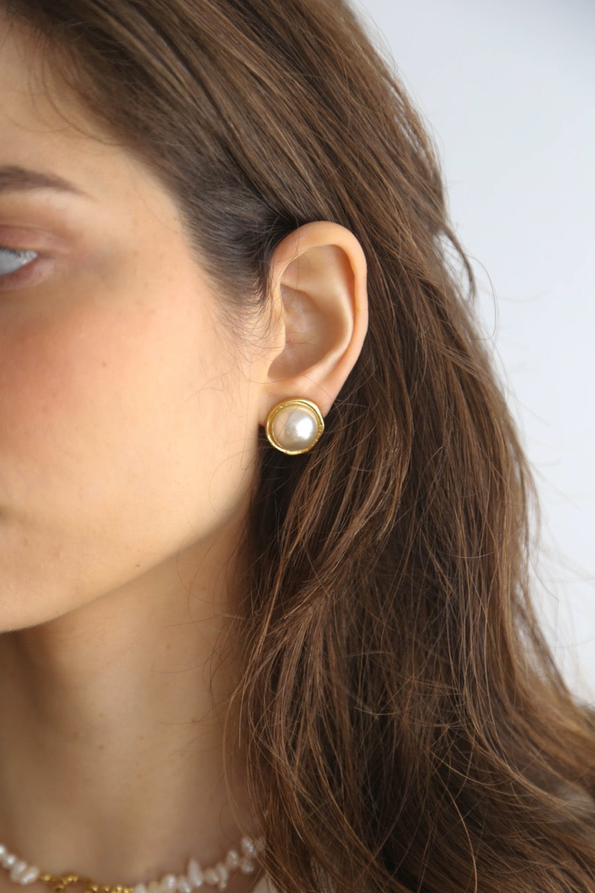 Brincos em Aço de Mola Redondos com Pérola