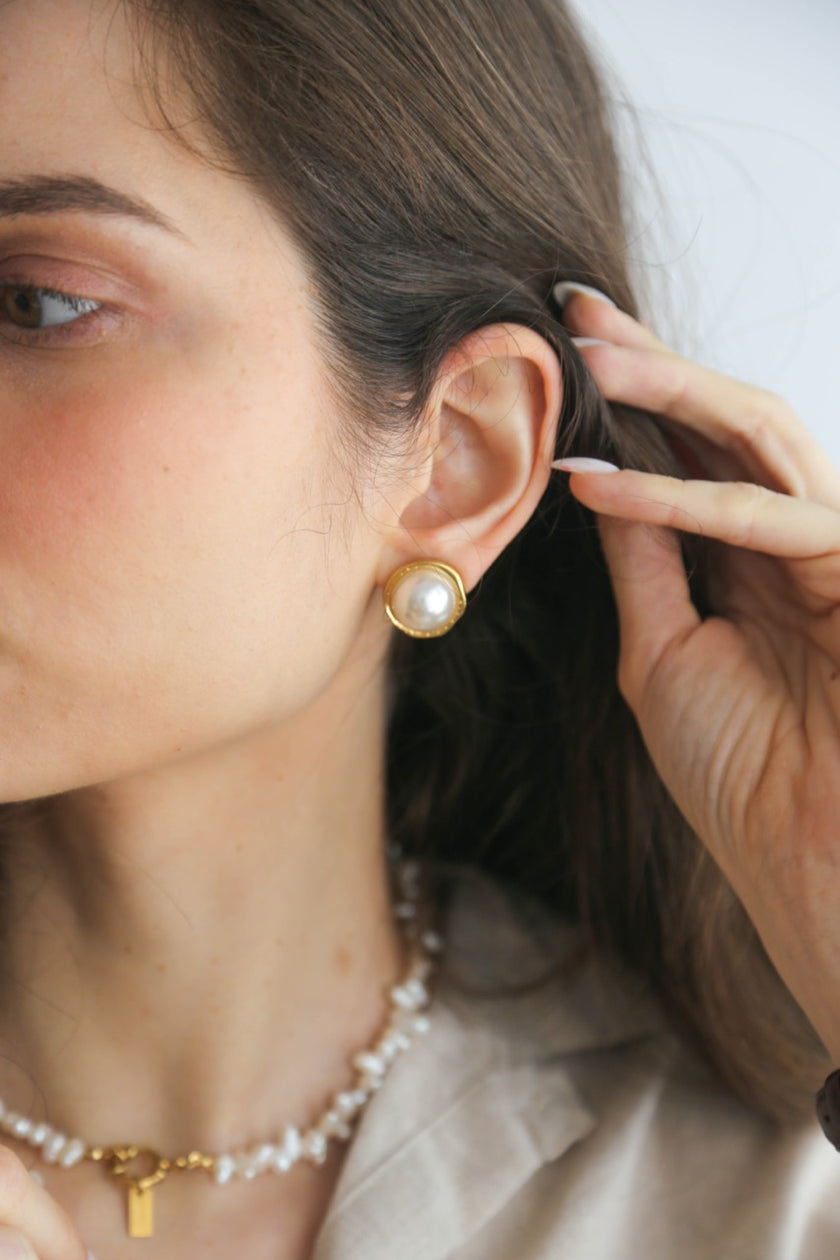 Brincos em Aço de Mola Redondos com Pérola