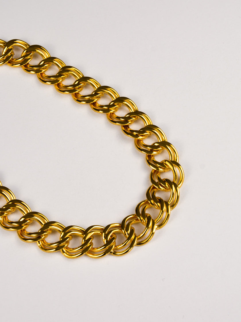 Colar em Aço Dourado Contemporâneo com Malha Dupla Larga