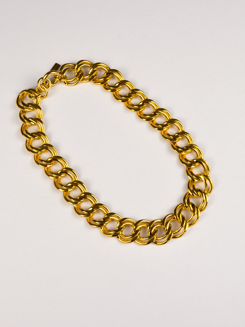 Colar em Aço Dourado Contemporâneo com Malha Dupla Larga