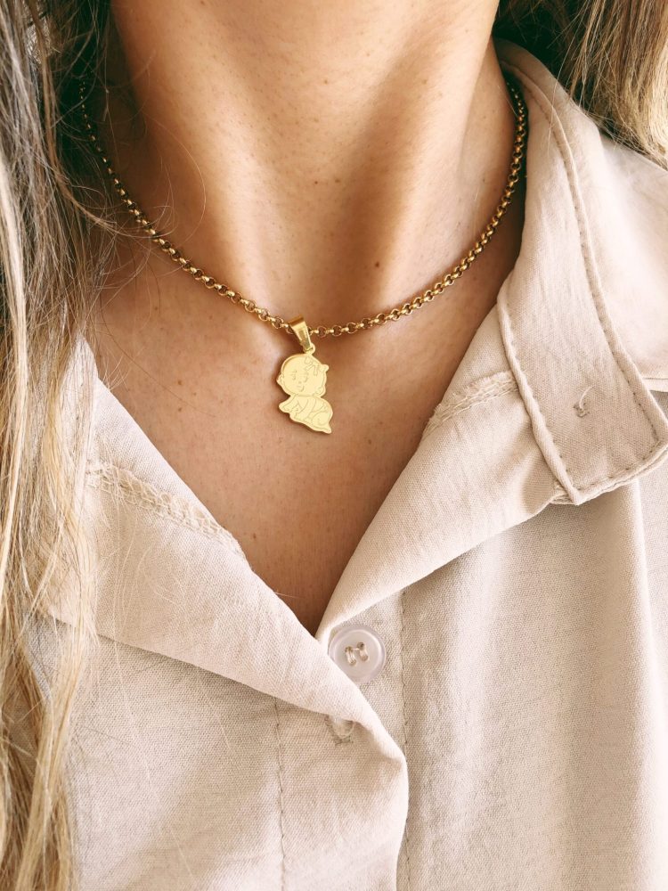 Colar em Aço Dourado com Bebés Menina e Menino