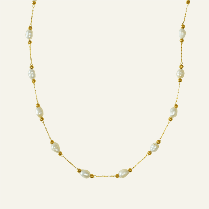 Colar em Aço Dourado com Esferas e Pérolas Pequenas na Malha