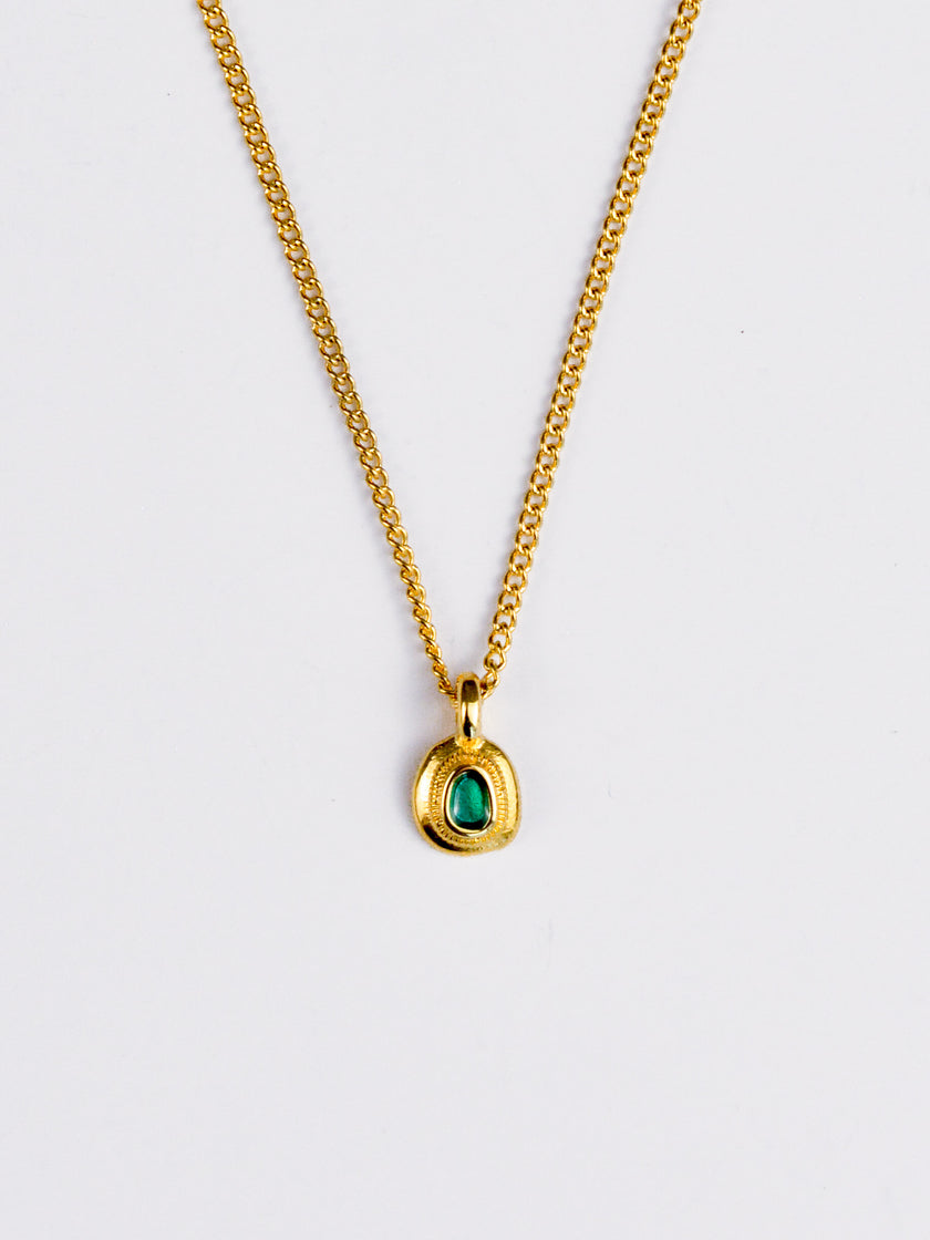 Colar em Aço Dourado com Pendente Pequenino Verde
