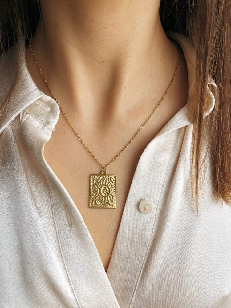 Colar em Aço com Pendente Sol e Lua