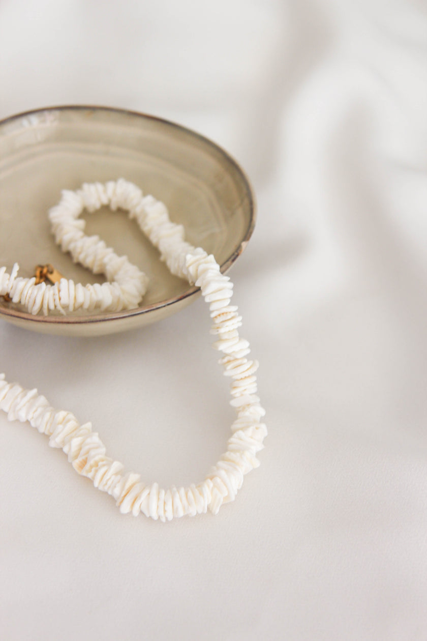 Colar Branco de Conchas