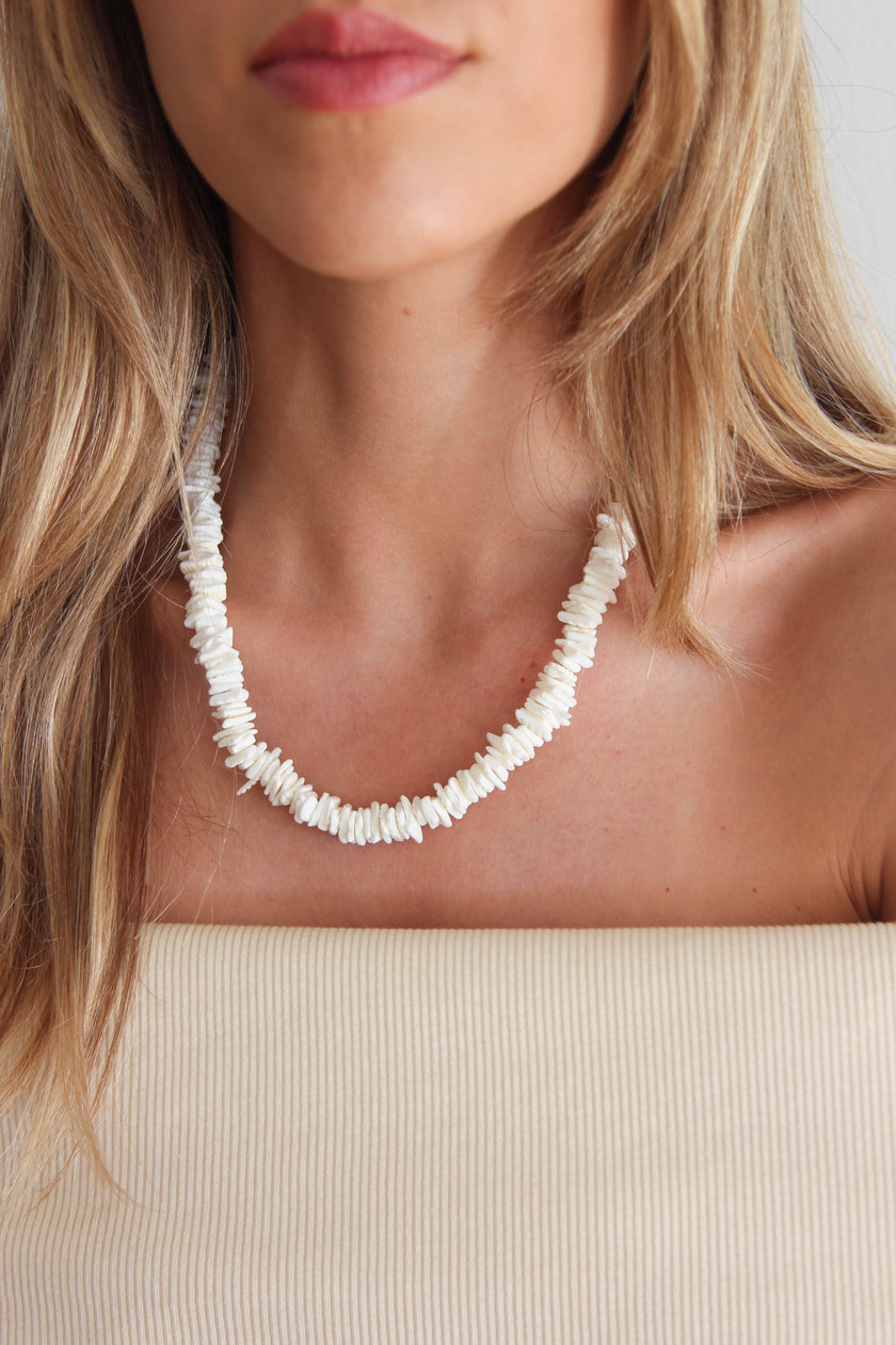 Colar Branco de Conchas
