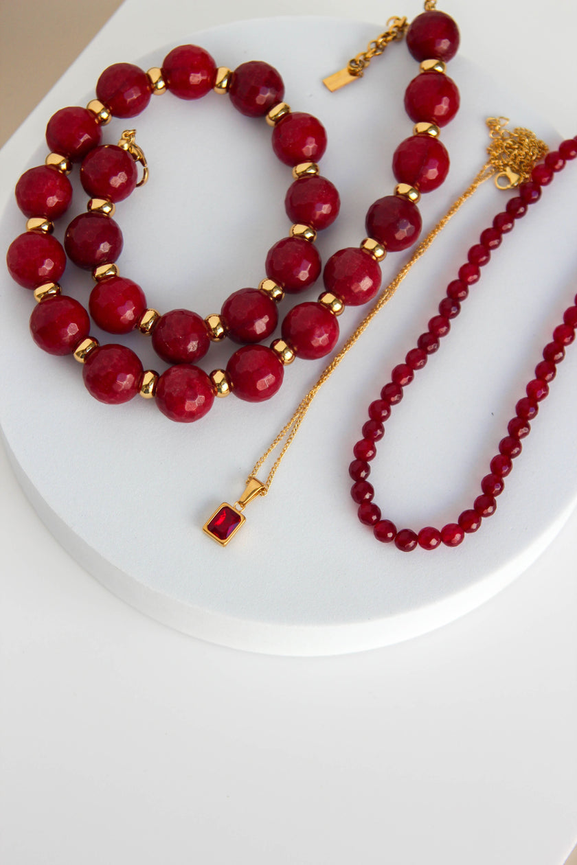 Colar de Pedras Naturais Ágata Bordô e Esferas em Aço