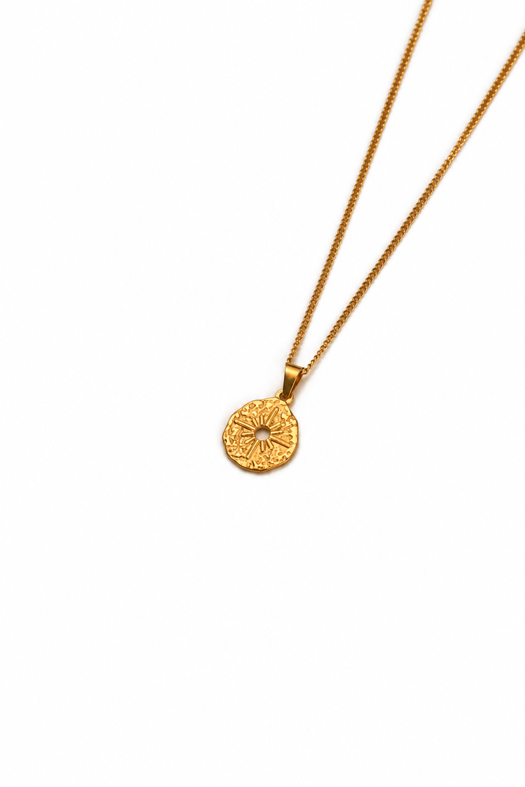 Colar em Aço Dourado Comprido com Pendente Sol