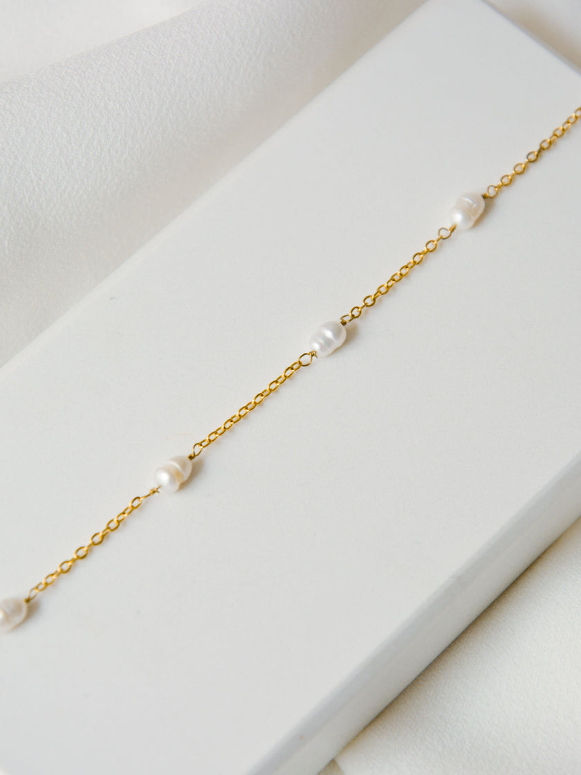 Conjunto em Aço Colar e Pulseira com Pérolas Pequenas Ovais na Malha