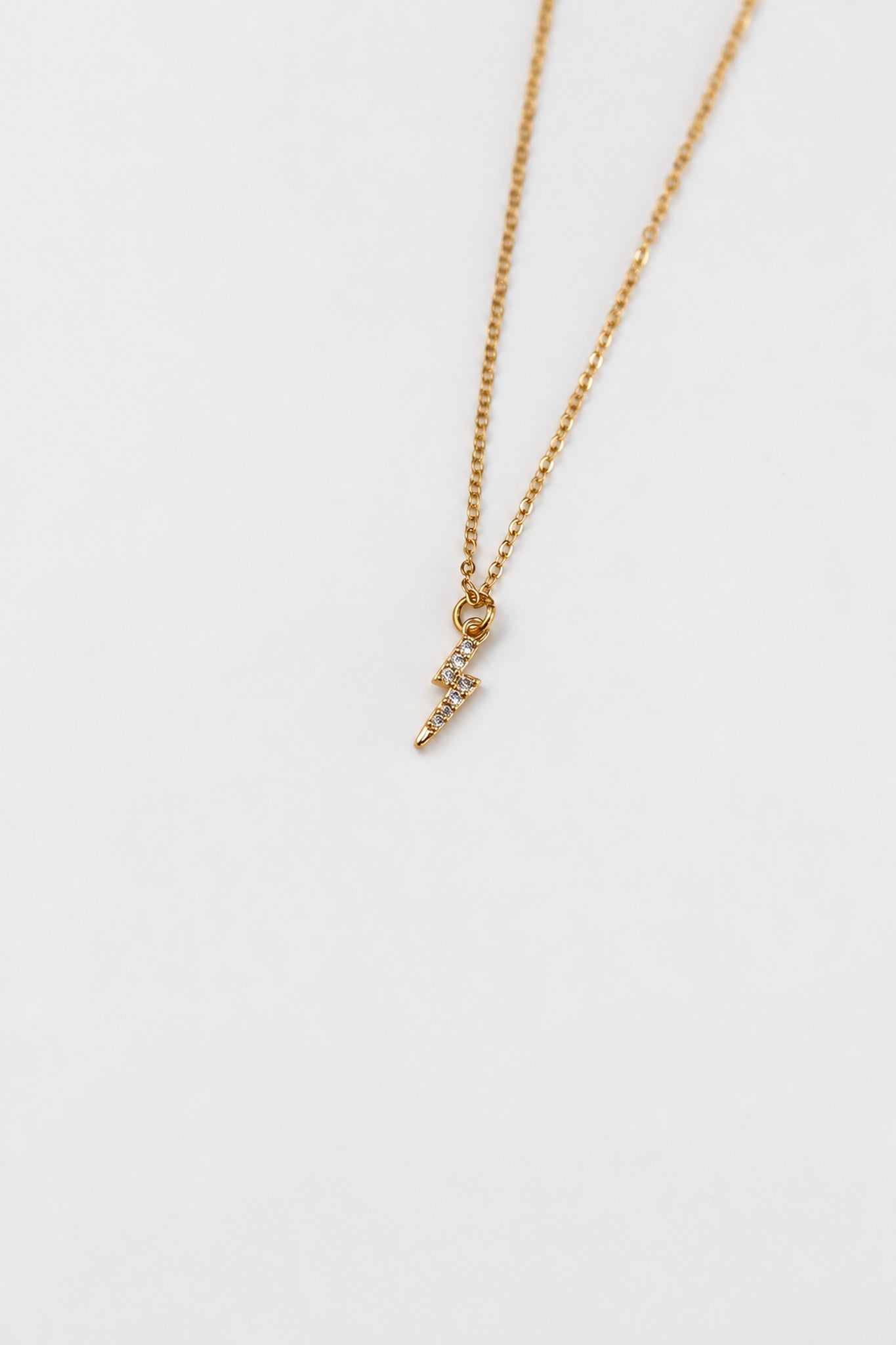 Colar com Pendente Raio com Zircónias