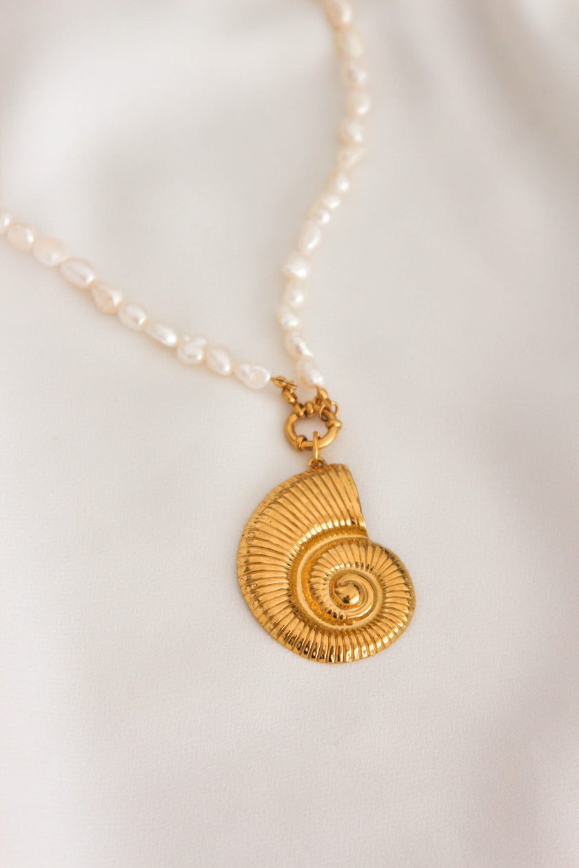 Colar com Pérolas Naturais 2 em 1 com Concha Caracol Removível