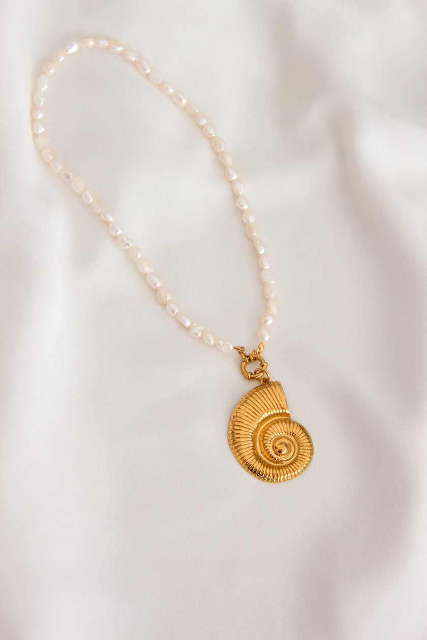 Colar com Pérolas Naturais 2 em 1 com Concha Caracol Removível