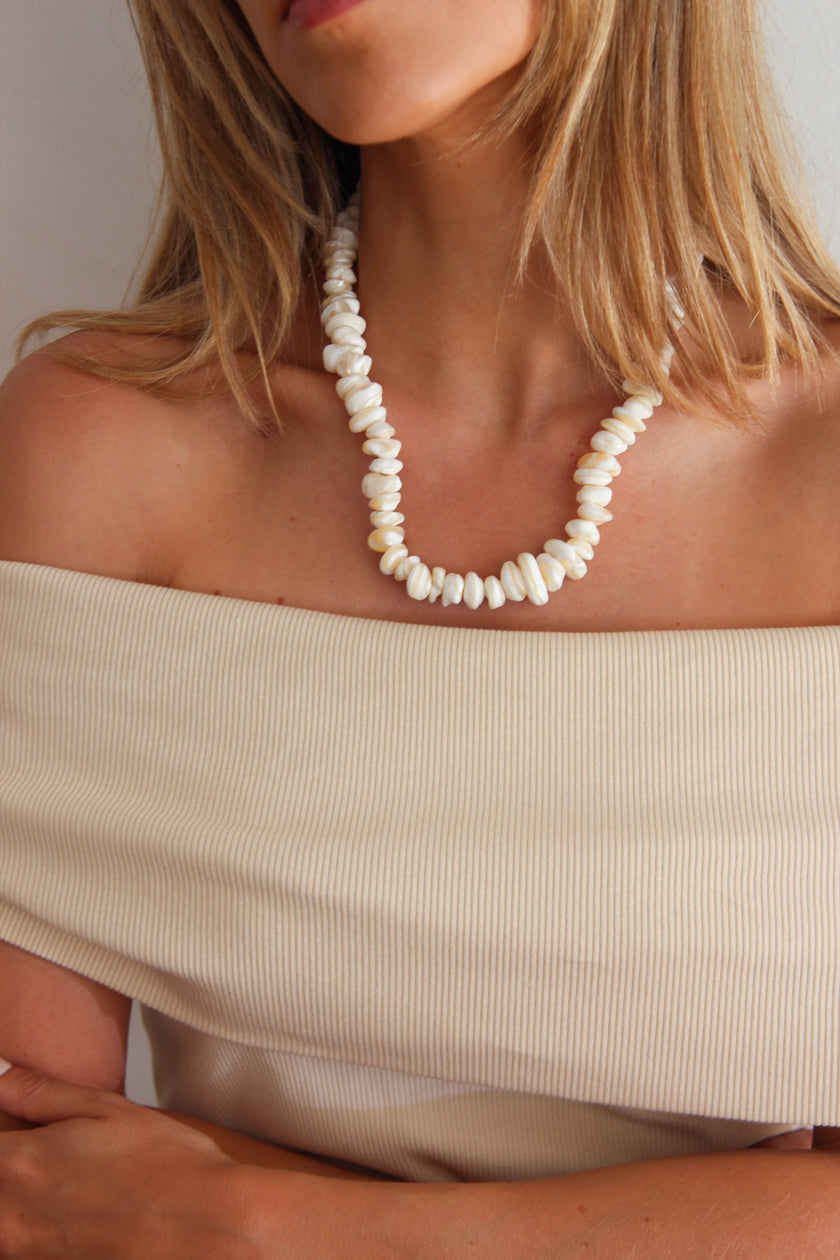 Colar de Madrepérola com Tons Brancos e Cremes