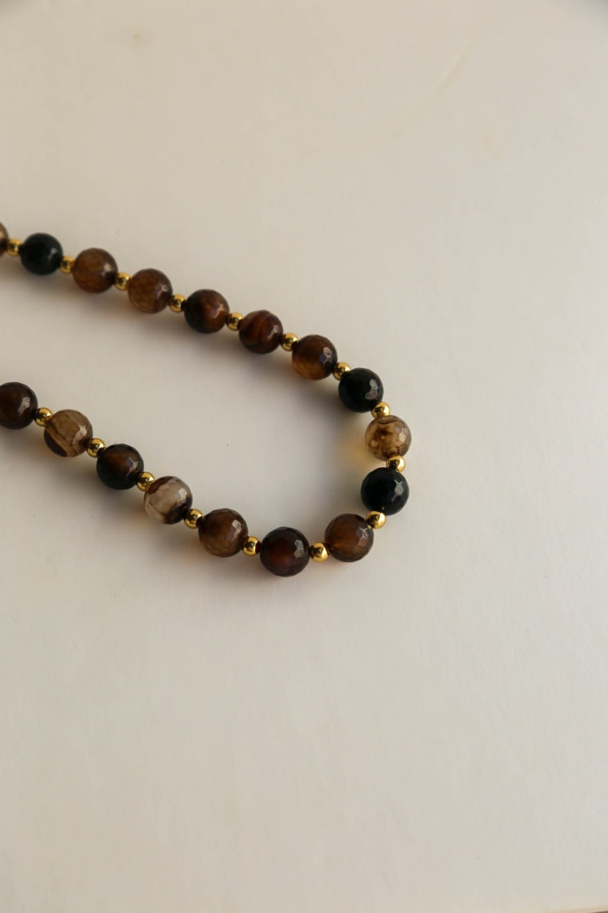 Colar de Pedras Ágata Castanhas e Esferas em Aço