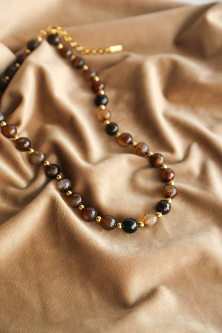 Colar de Pedras Ágata Castanhas e Esferas em Aço