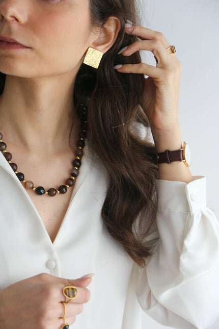 Colar de Pedras Ágata Castanhas e Esferas em Aço