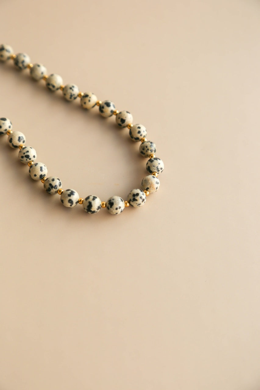 Colar de Pedras Jaspe Dalmata e Esferas de Aço