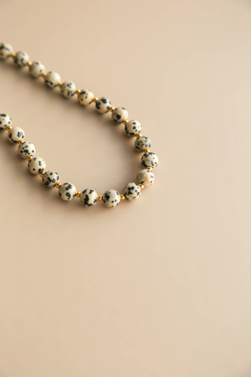 Colar de Pedras Jaspe Dalmata e Esferas de Aço