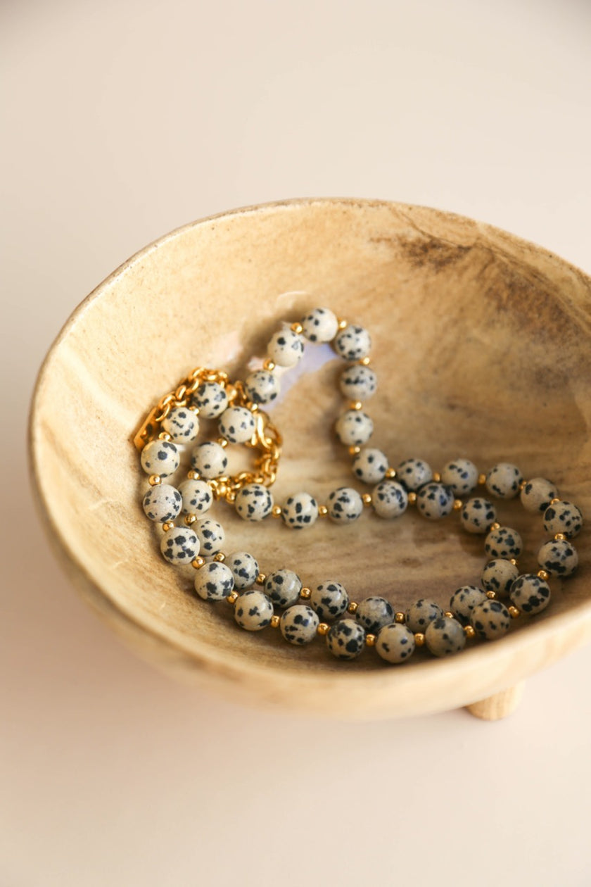 Colar de Pedras Jaspe Dalmata e Esferas de Aço