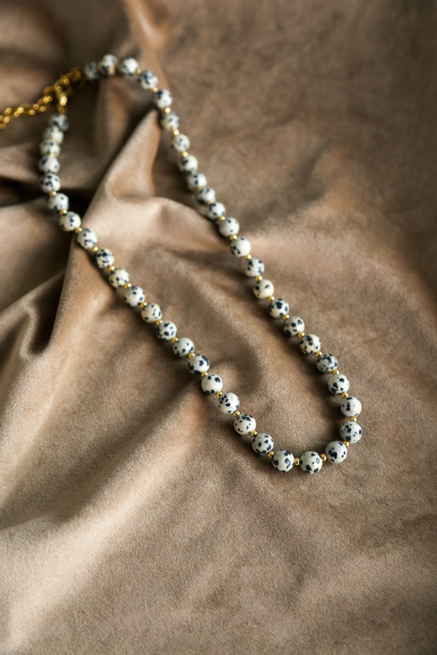 Colar de Pedras Jaspe Dalmata e Esferas de Aço