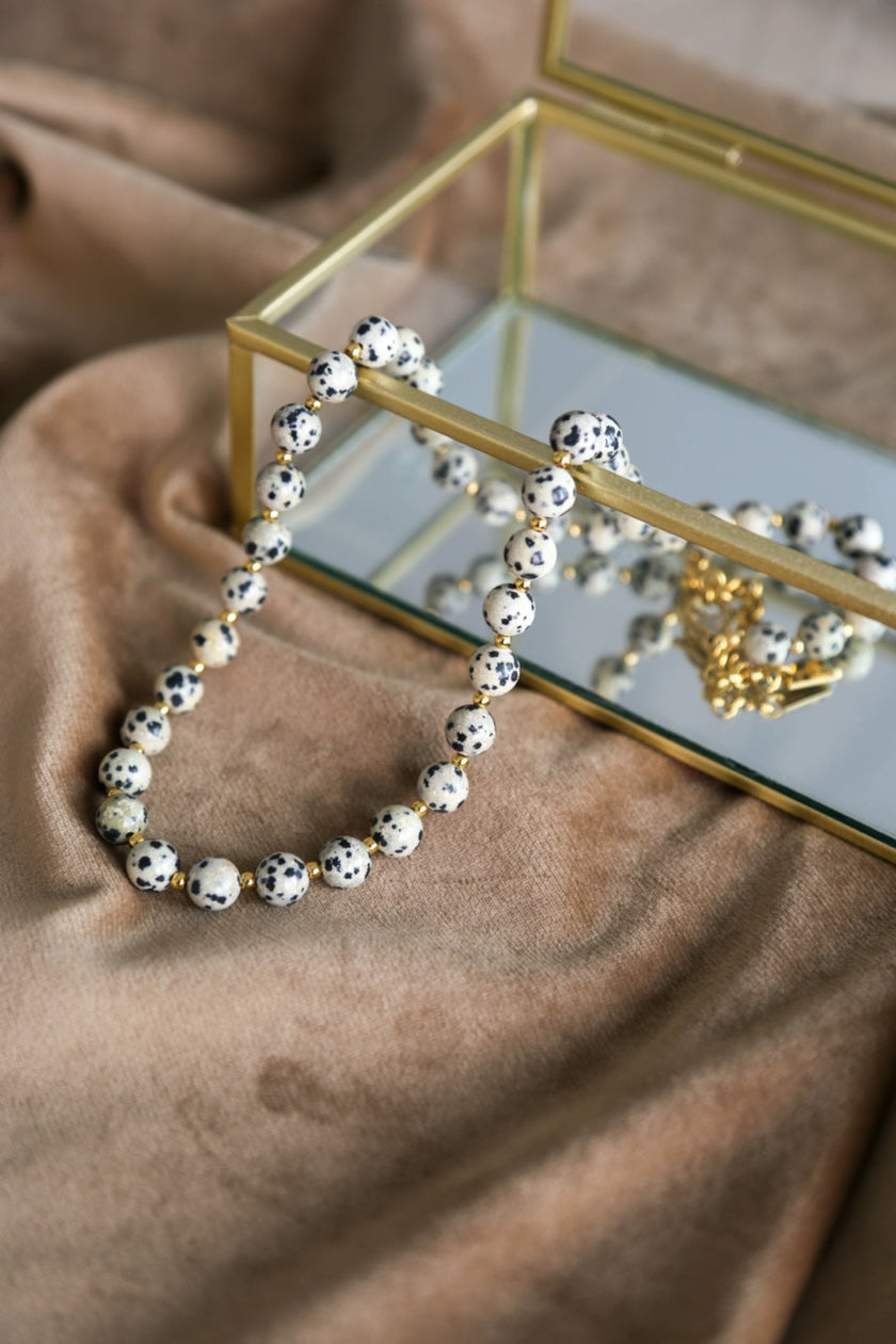 Colar de Pedras Jaspe Dalmata e Esferas de Aço