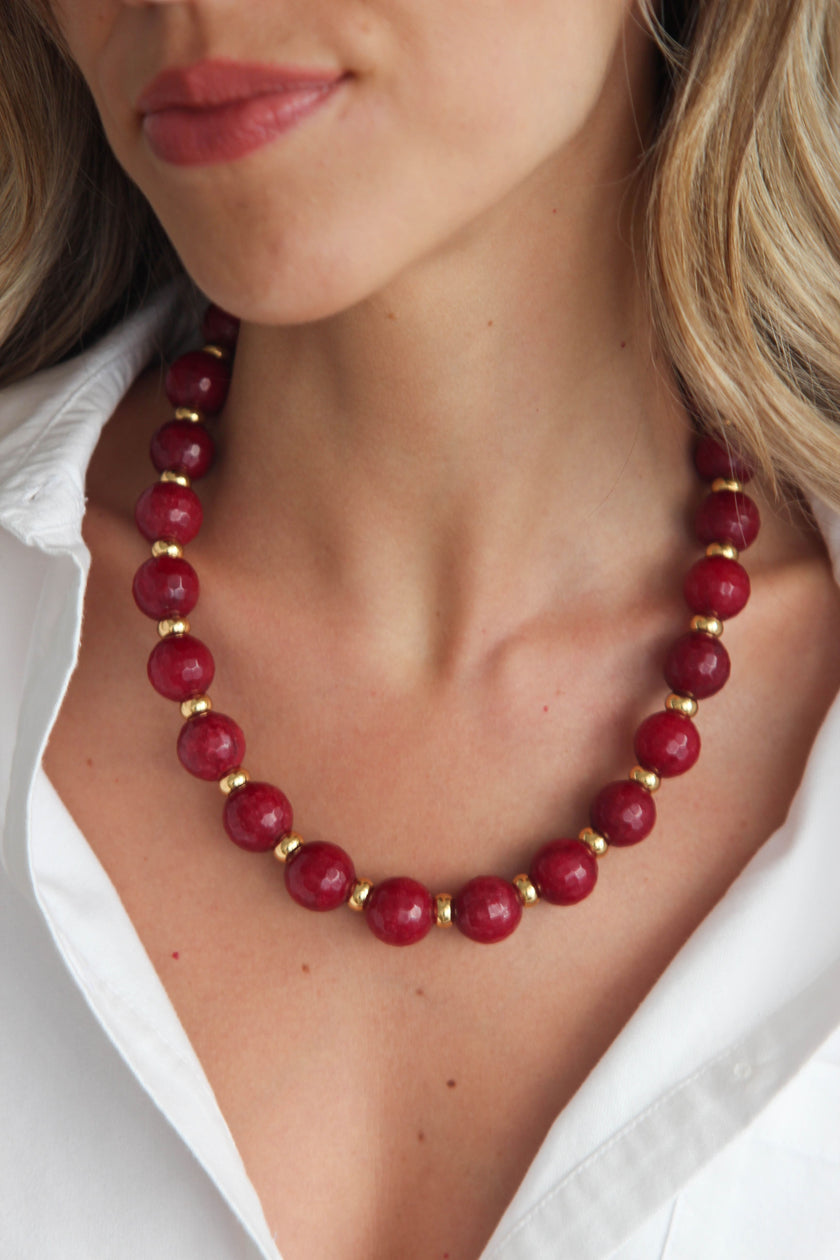 Colar de Pedras Naturais Ágata Bordô e Esferas em Aço