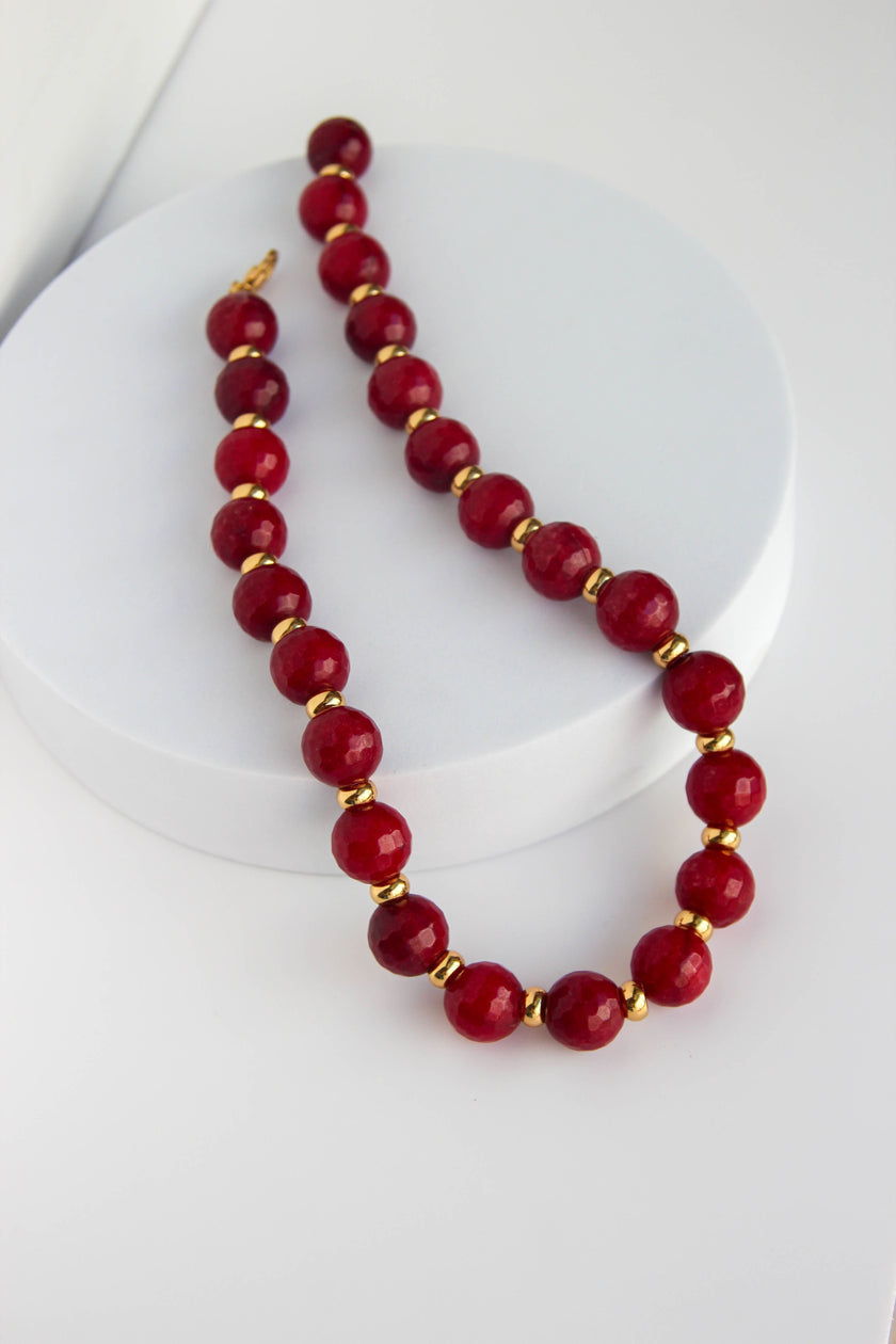 Colar de Pedras Naturais Ágata Bordô e Esferas em Aço