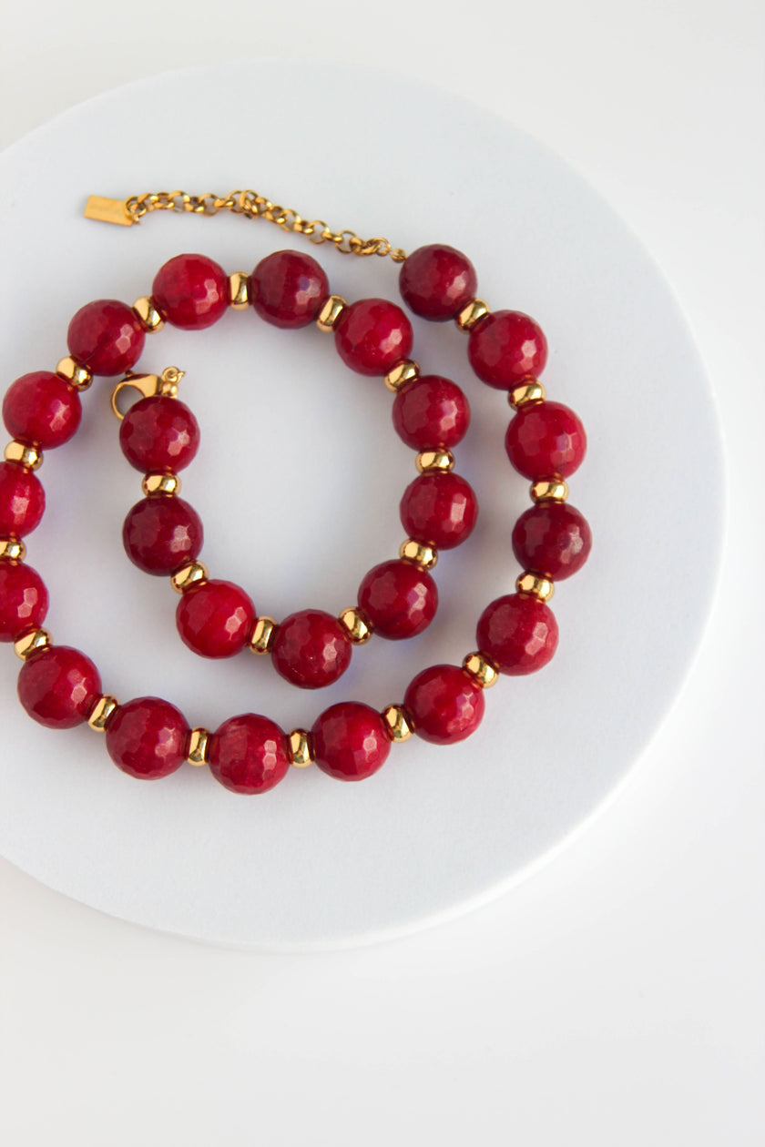 Colar de Pedras Naturais Ágata Bordô e Esferas em Aço