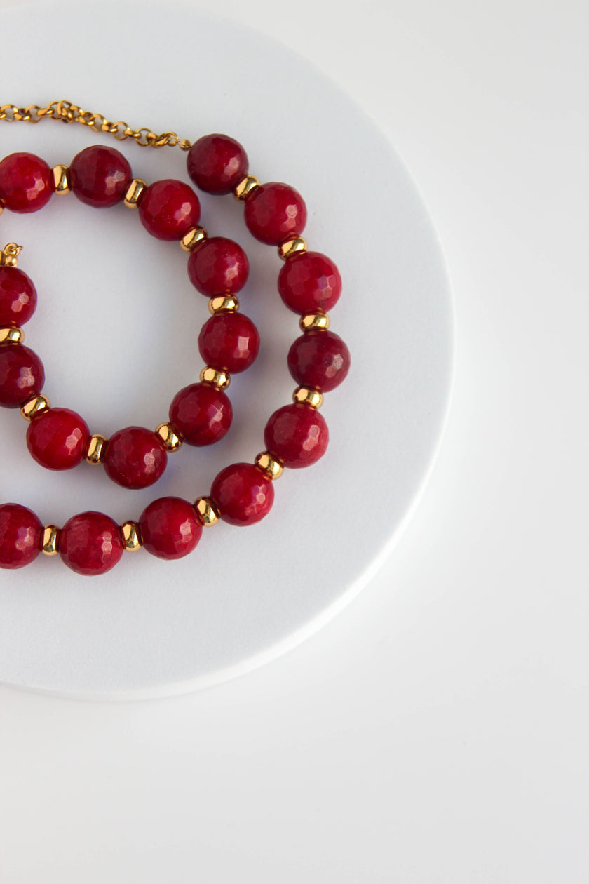 Colar de Pedras Naturais Ágata Bordô e Esferas em Aço