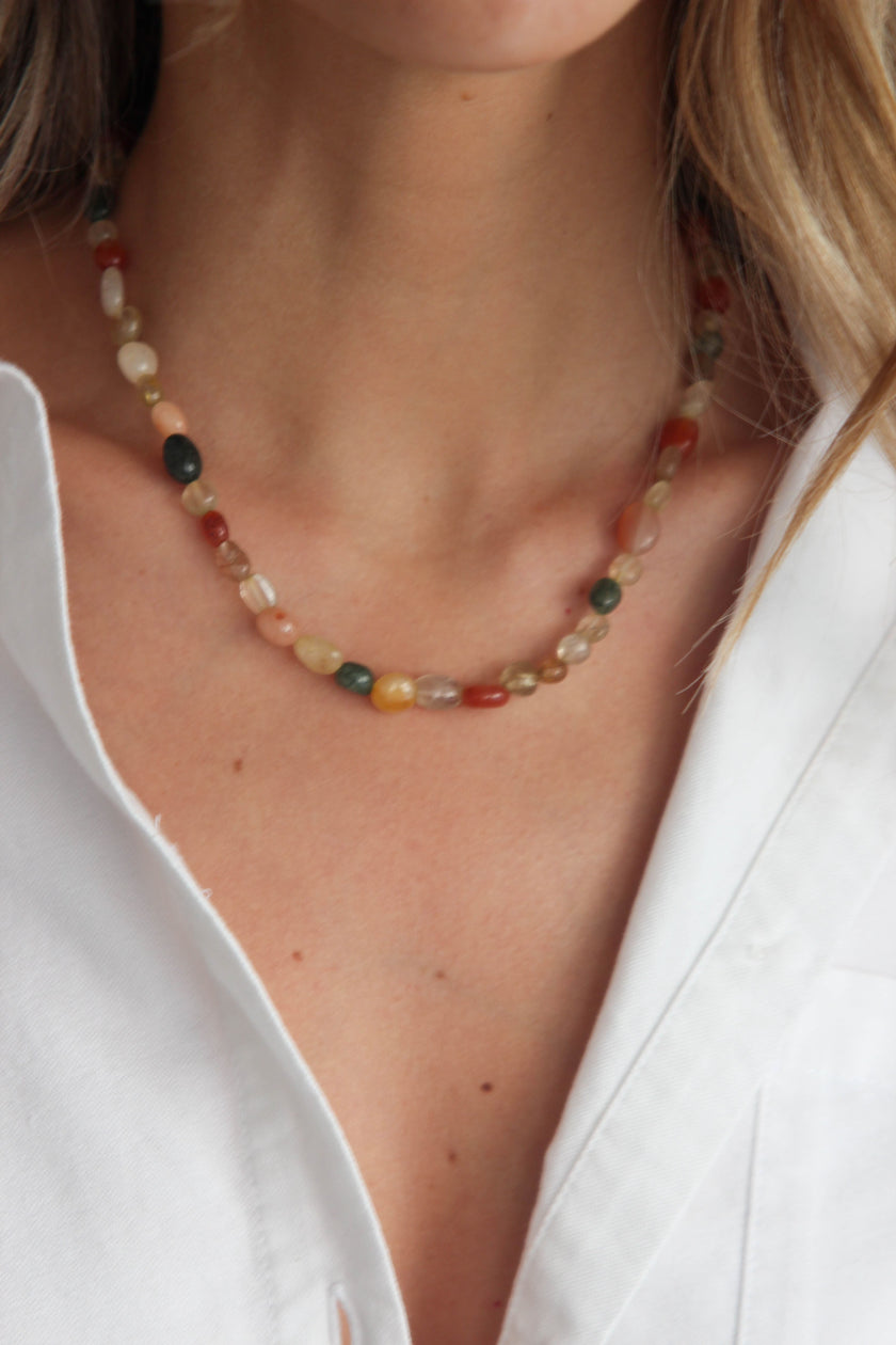 Colar de Pedras Naturais Ágata em Tons Laranja e Fecho Circular