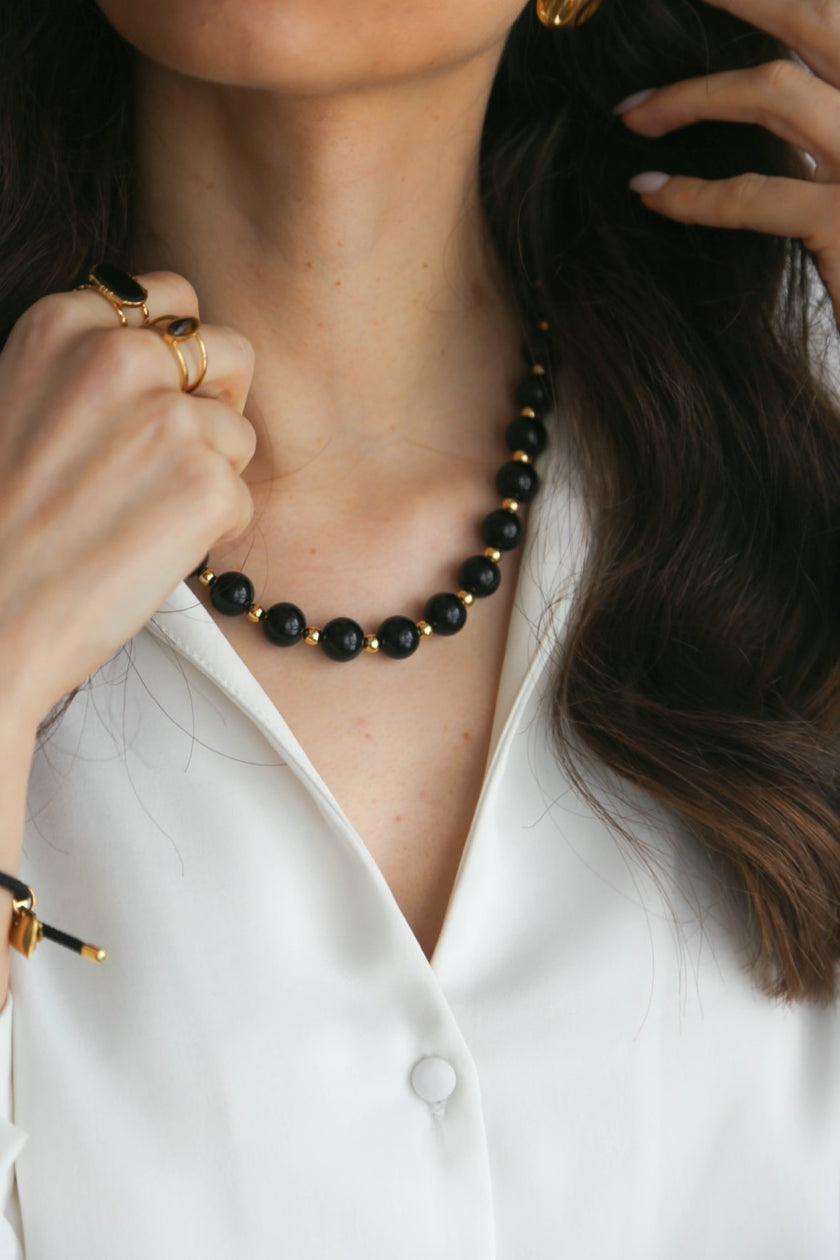 Colar de Pedras Pretas Ónix e Esferas em Aço