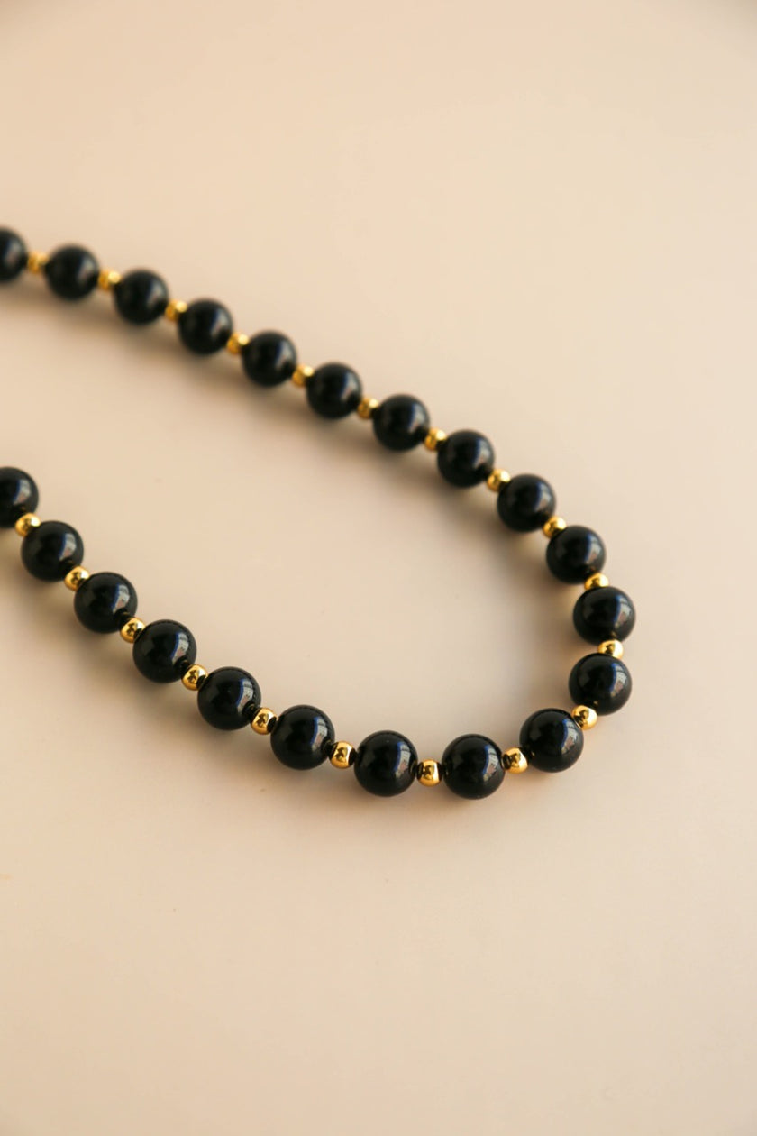 Colar de Pedras Pretas Ónix e Esferas em Aço