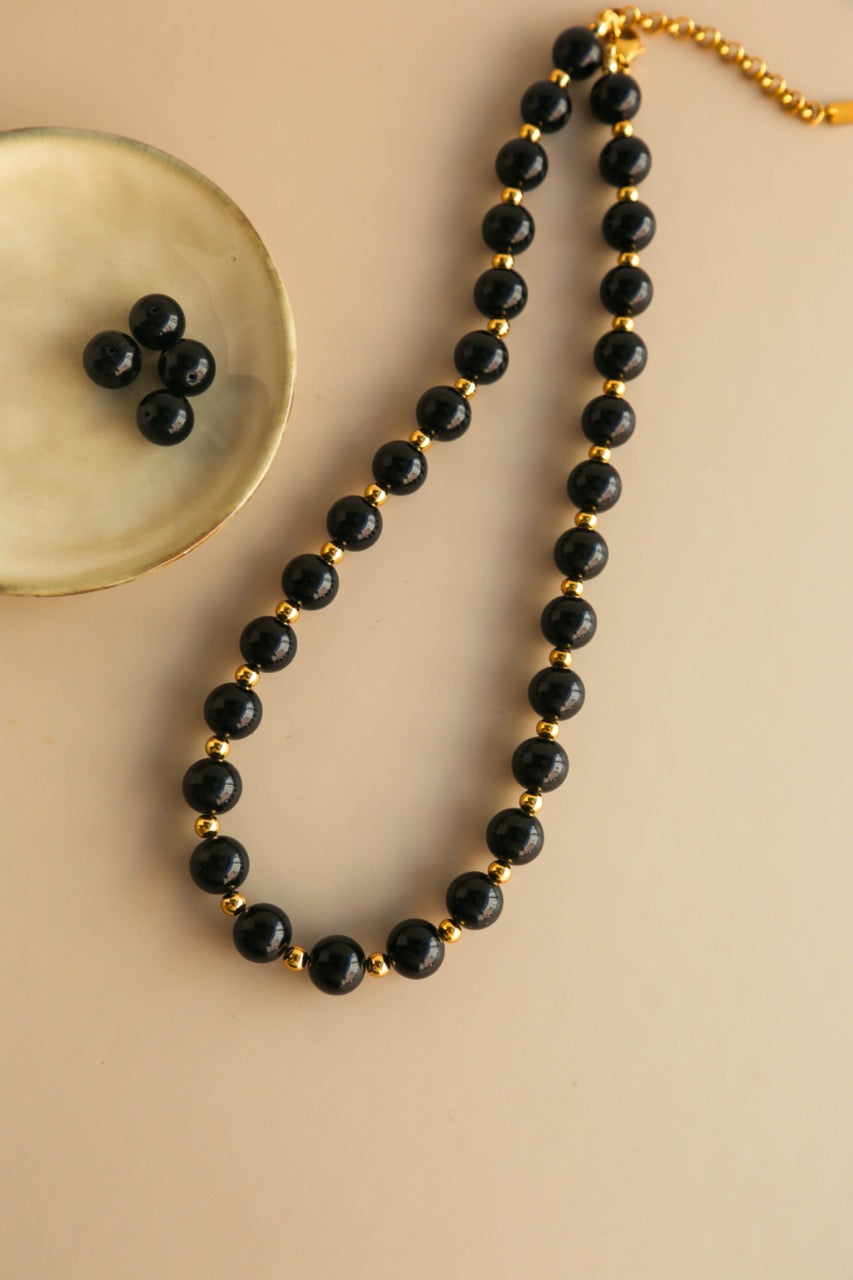 Colar de Pedras Pretas Ónix e Esferas em Aço