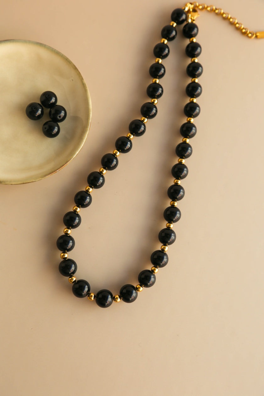 Colar de Pedras Pretas Ónix e Esferas em Aço