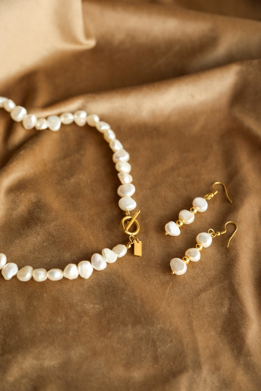 Colar de Pérolas Naturais com Fecho Circular