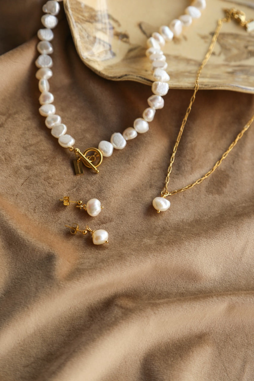 Colar de Pérolas Naturais com Fecho Circular