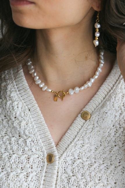 Colar de Pérolas Naturais com Fecho Circular