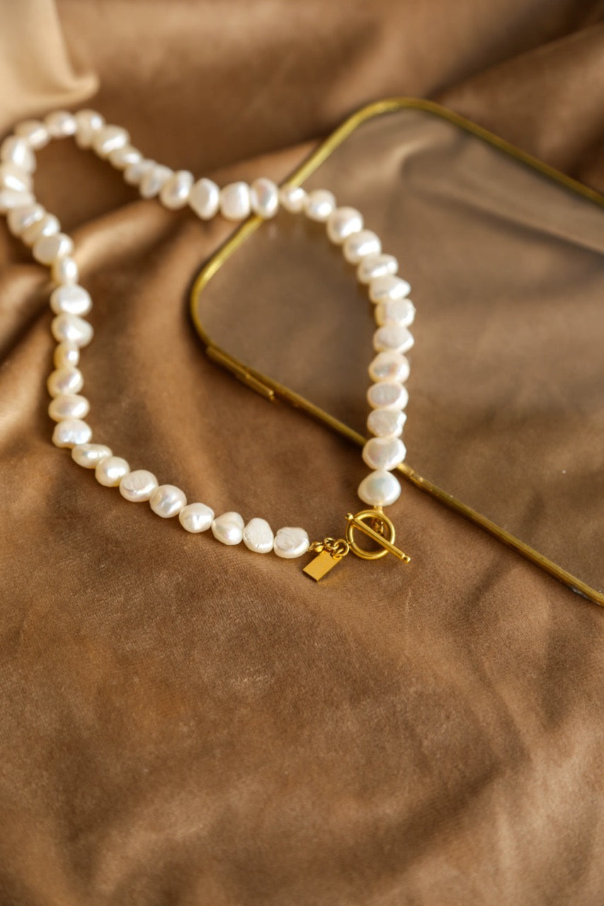 Colar de Pérolas Naturais com Fecho Circular