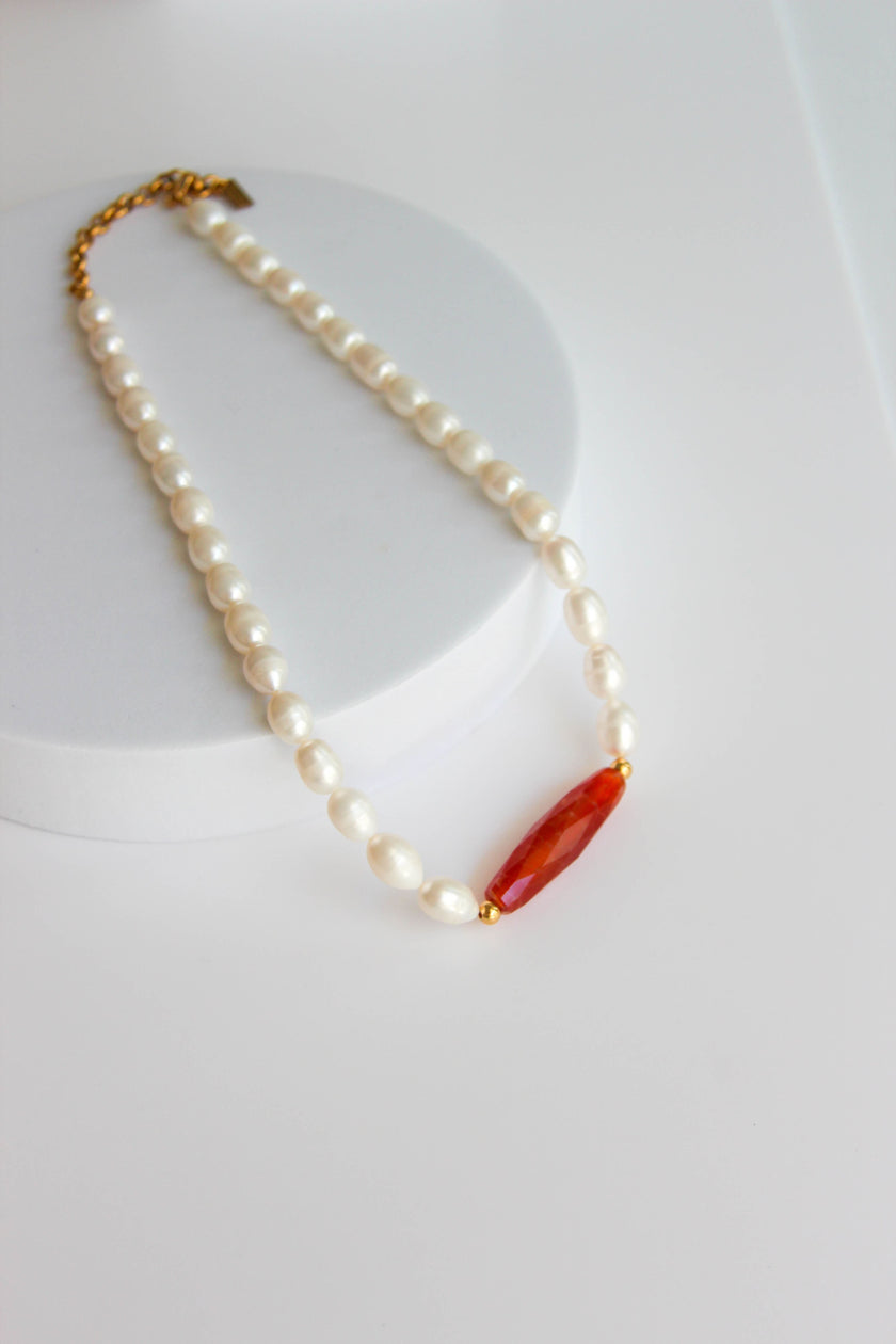 Colar de Pérolas Naturais com Pedra Ágata Laranja