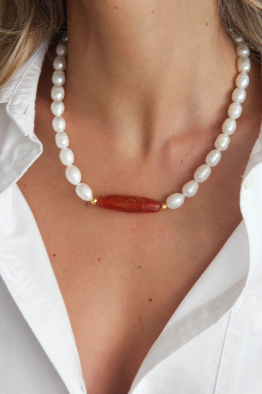 Colar de Pérolas Naturais com Pedra Ágata Laranja