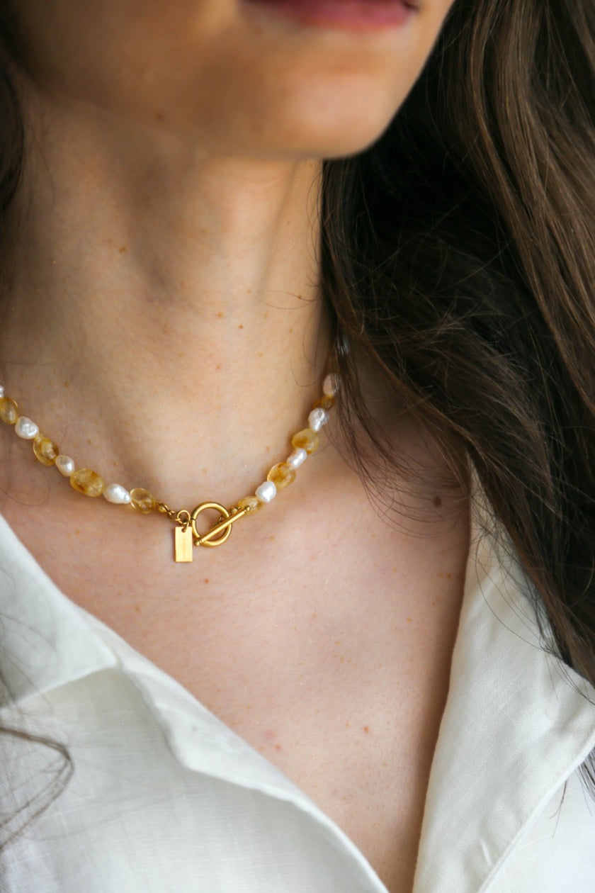 Colar de Pérolas Naturais e Pedras Ágata Amarela