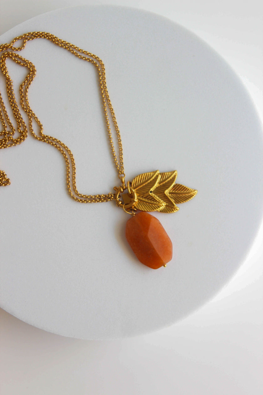 Colar em Aço Comprido 2 em 1 com Pedra Ágata Castanha e Folha em Aço