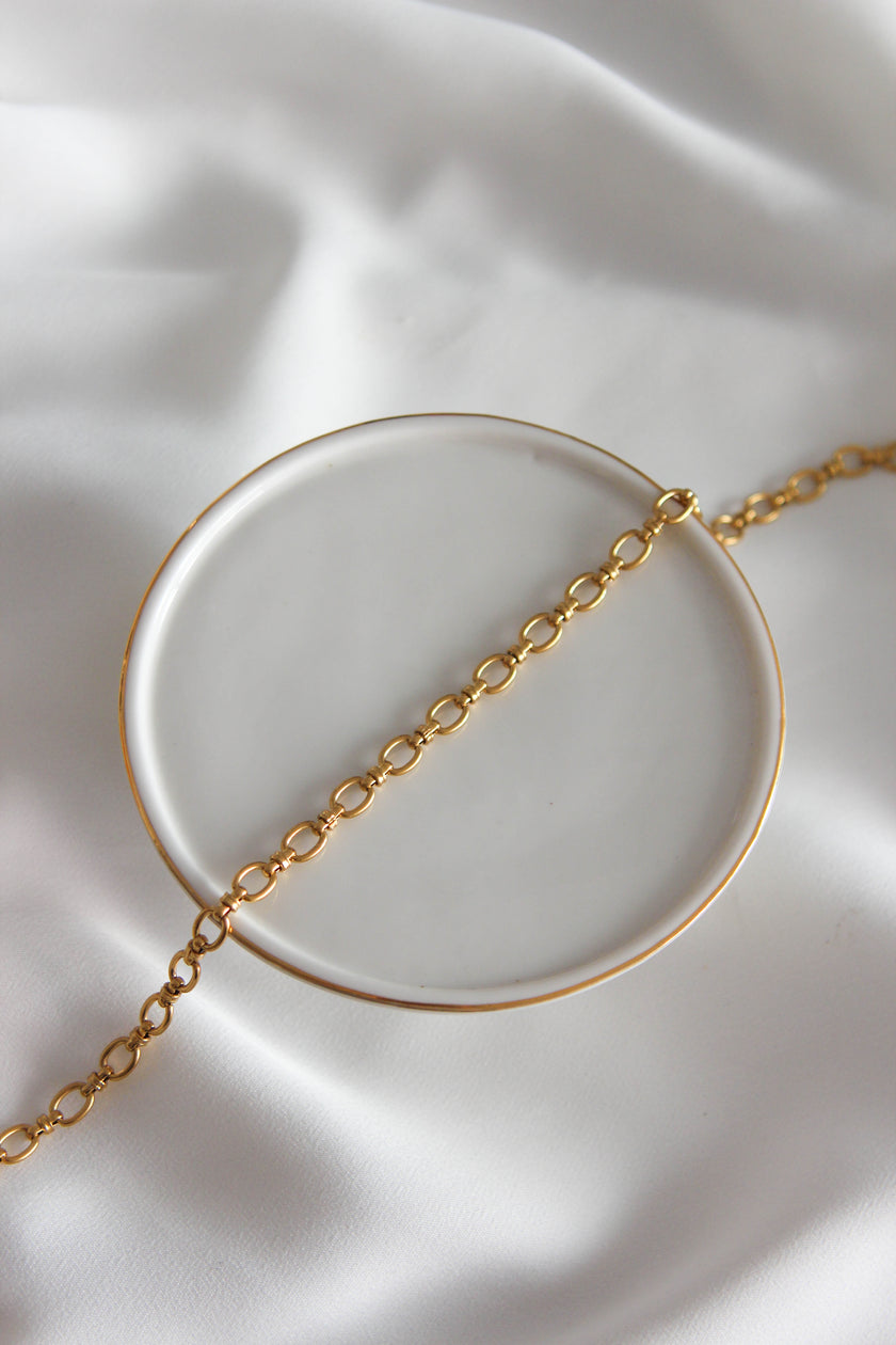 Colar em Aço Dourado Contemporâneo Curto