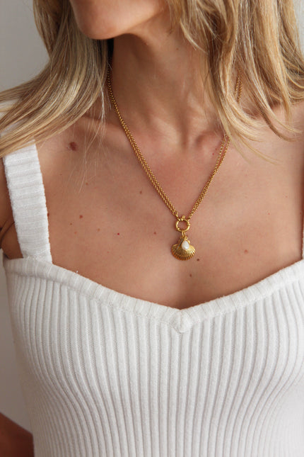 Colar em Aço Dourado 2 em 1 com Concha e Pérola Removível