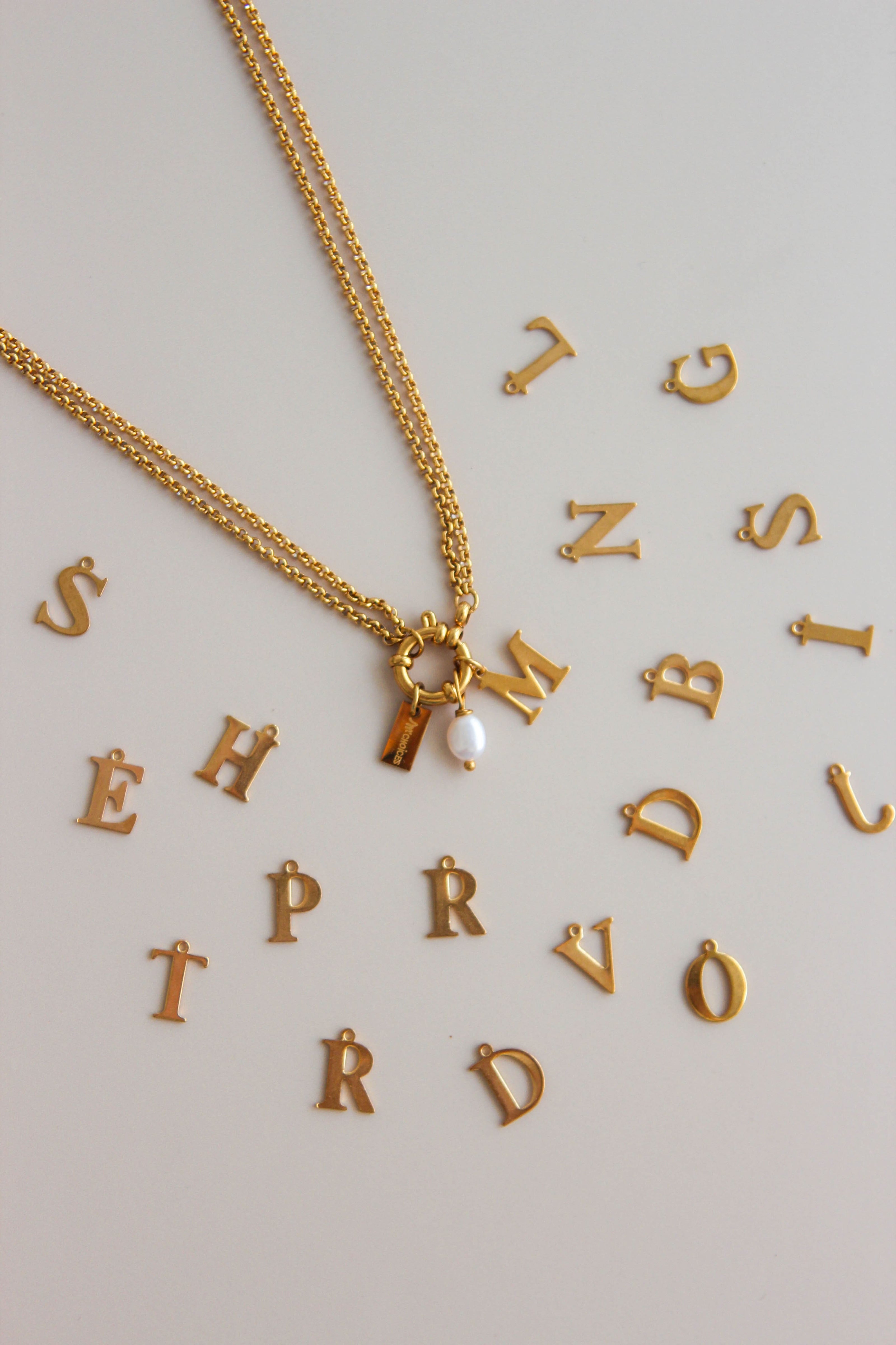 Colar em Aço Dourado Duplo com Letra e Pérola Removíveis